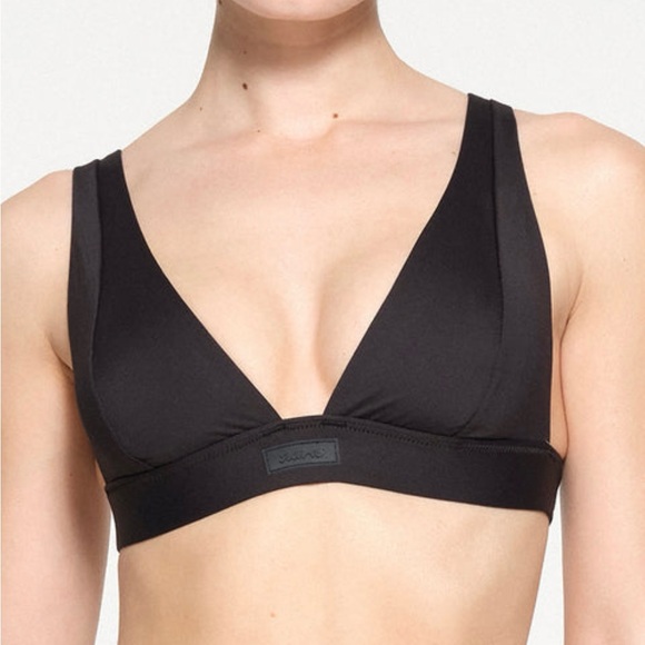 🔥🔥🔥 NWOT SIGNATURE SWIM PLUNGE BIKINI TOP 🔥🔥🔥 - Picture 1 of 6